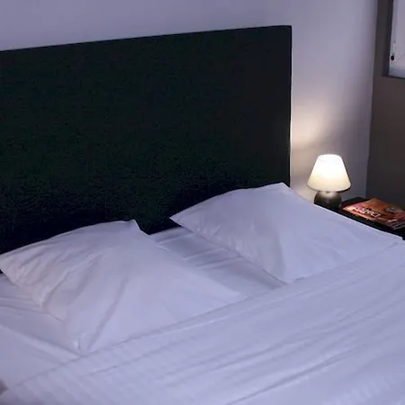 מלון Cit'hotel B Brasserie 3*